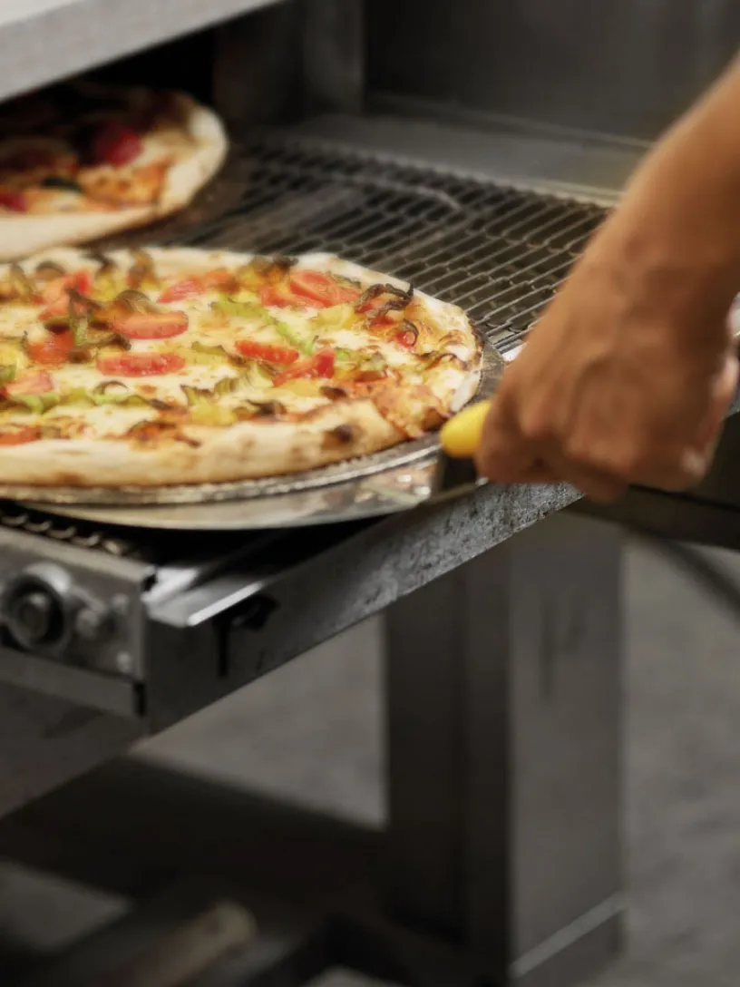 Pizza cotta in forno a tunnel ventilato Synthesis Zanolli
